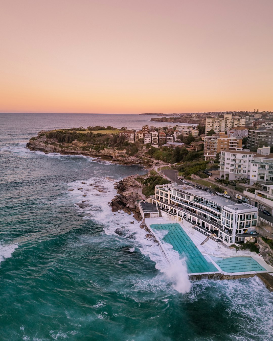 Cliff photo spot 2-4 Notts Ave Palm Beach NSW