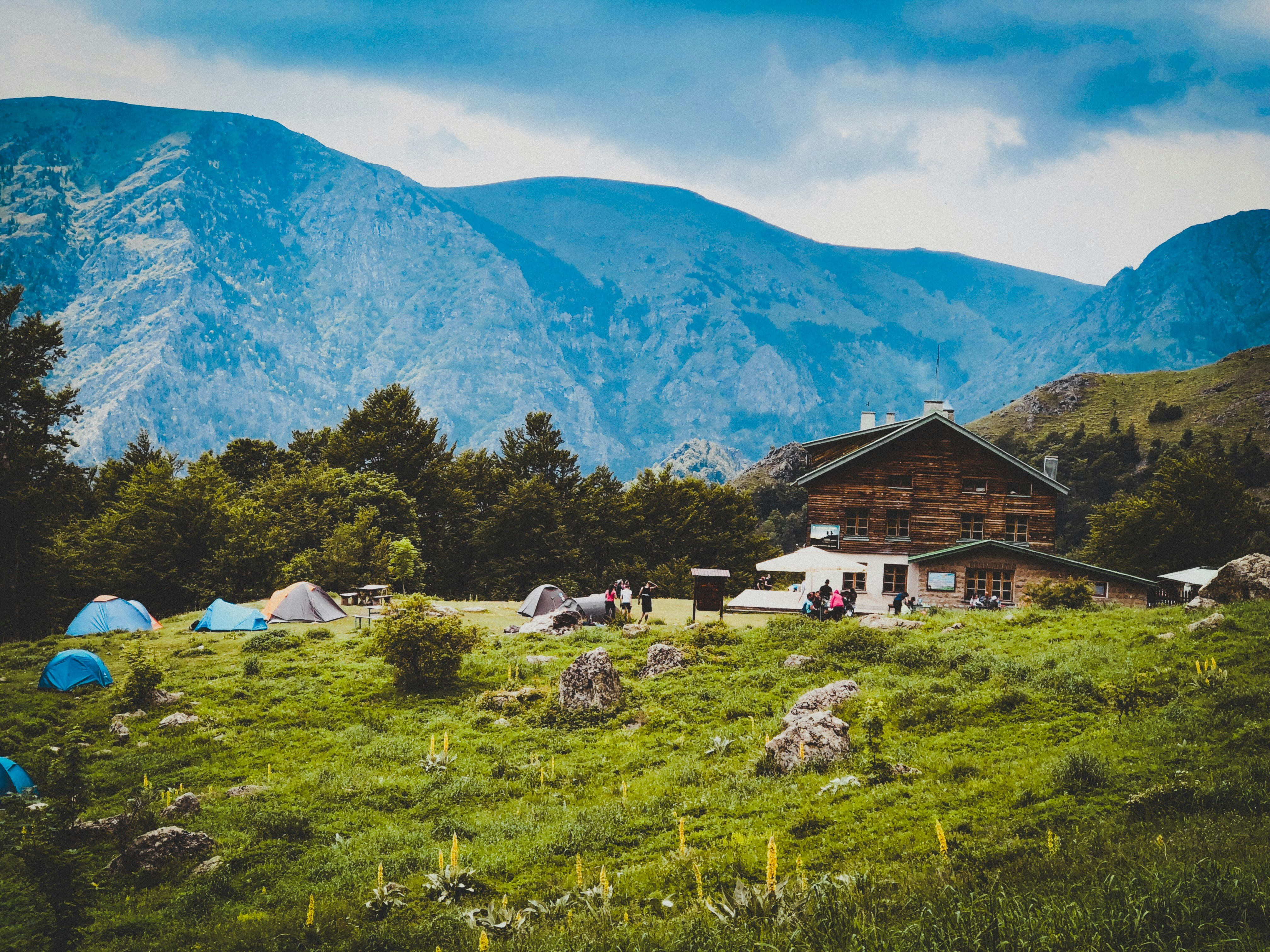 houses near mountain