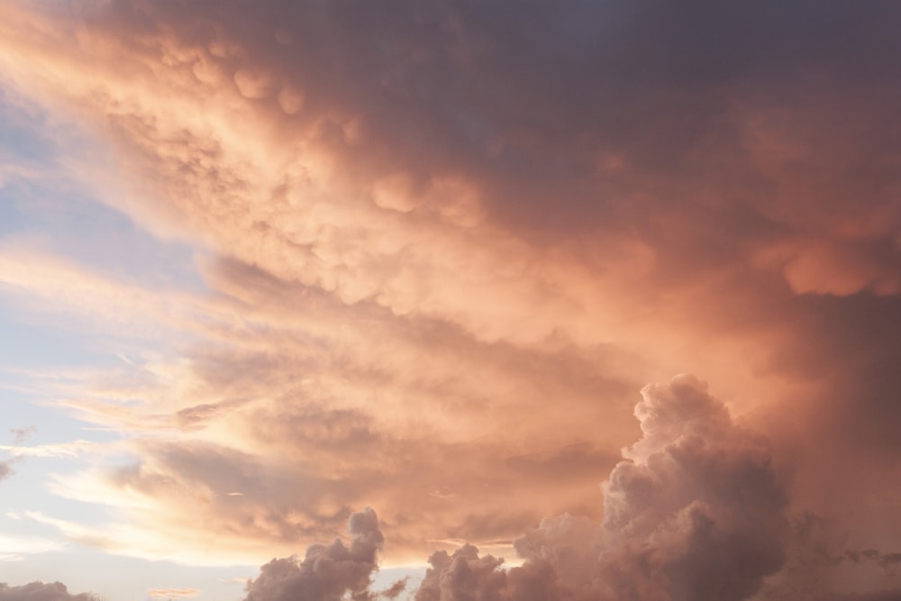 cieli arancioni e azzurri