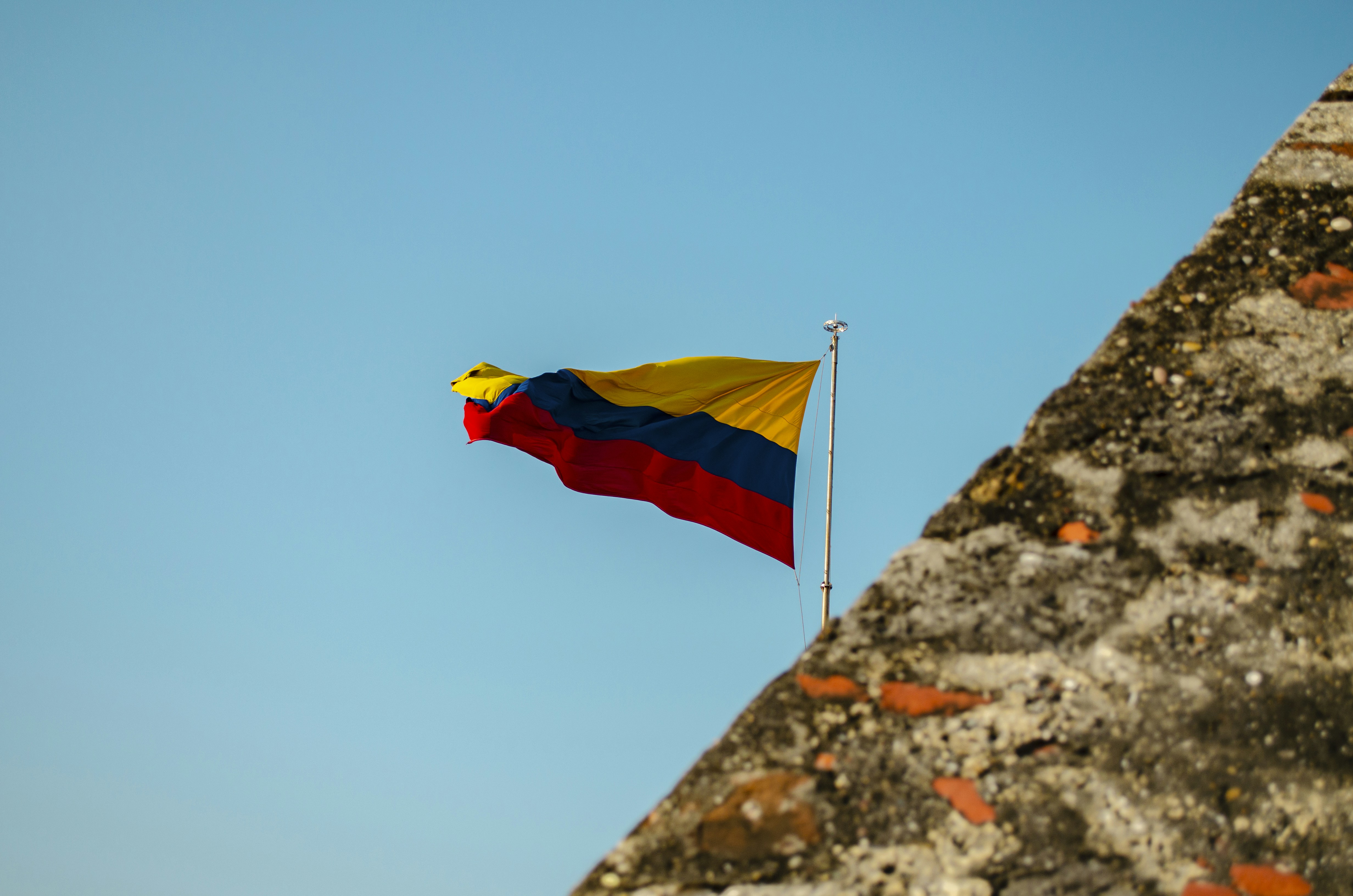 Documentos de incentivos fiscales y beneficios tributarios para energía solar en Colombia