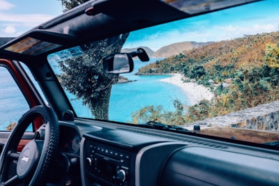 black vehicle steering wheel
