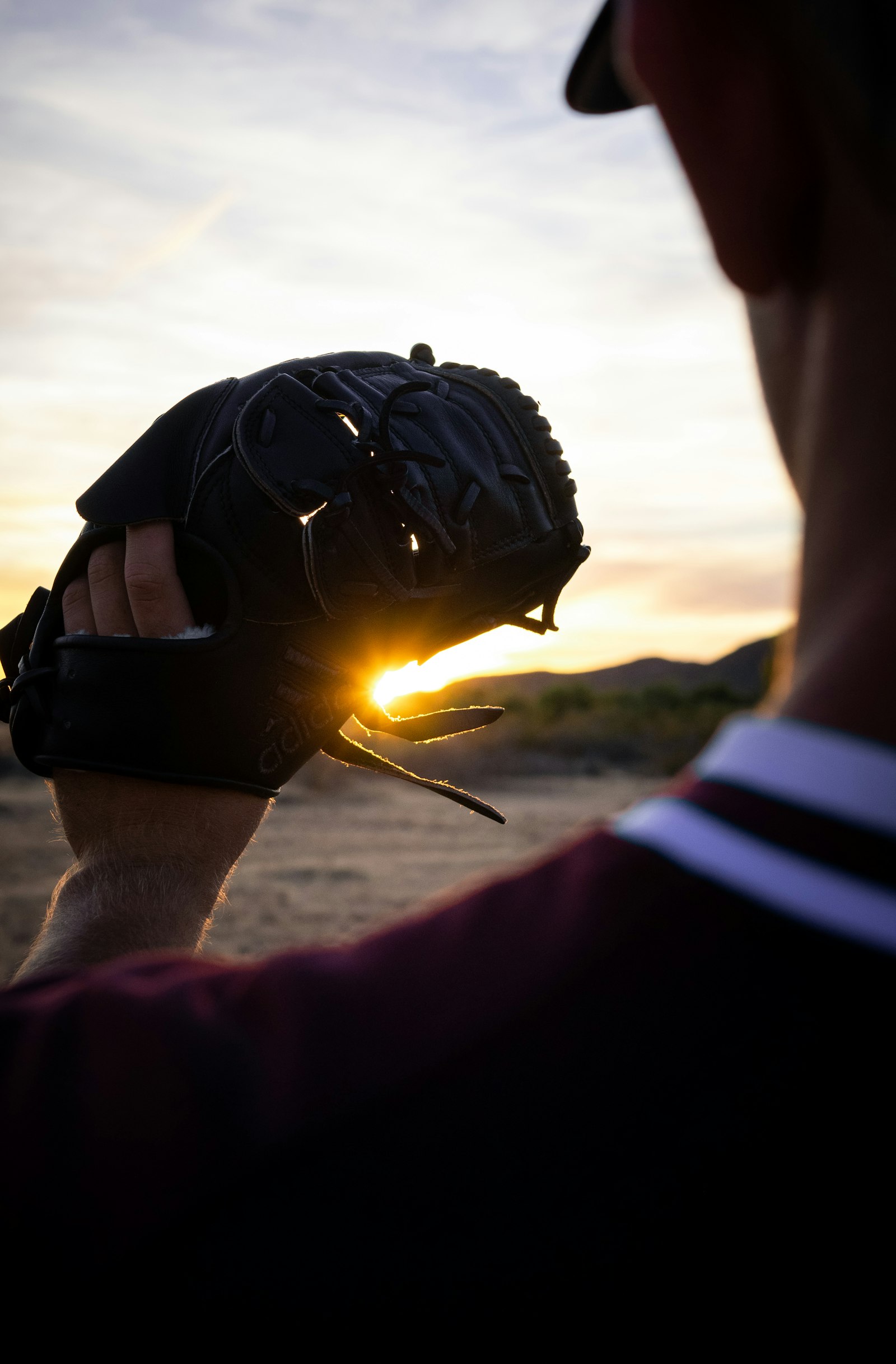 Panasonic Lumix DMC-GX85 (Lumix DMC-GX80 / Lumix DMC-GX7 Mark II) + LUMIX G 25/F1.7 sample photo. Man holding baseball mitt photography