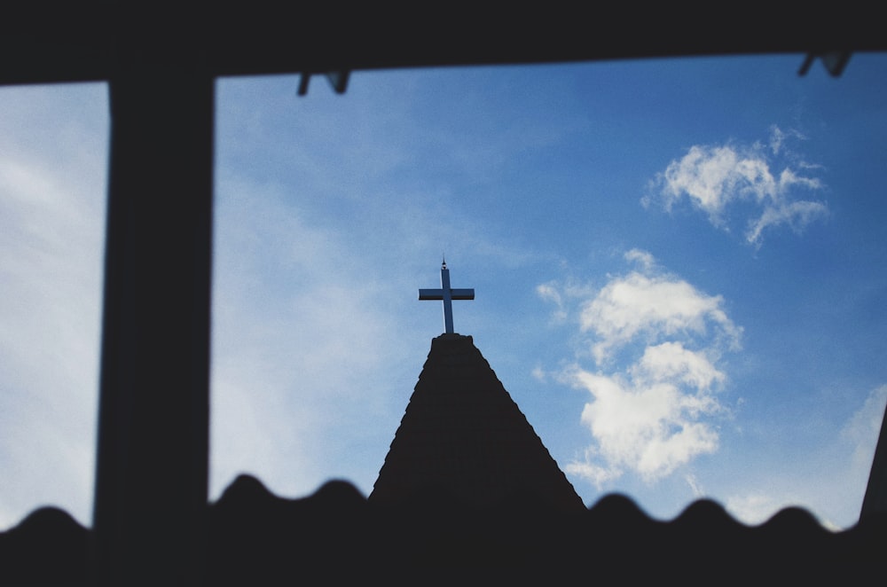 silhouette photography of a cross during daytime