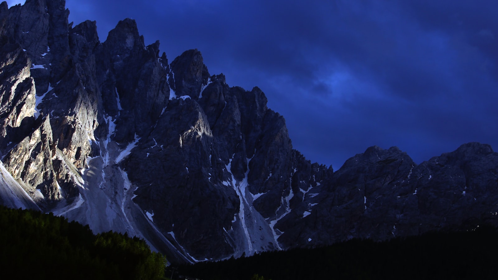 70-200mm F4 G SSM OSS sample photo. Glacier mountains during night photography