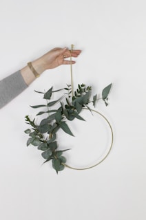 A modern minimalist wreath with a sleek design and neutral colors.
