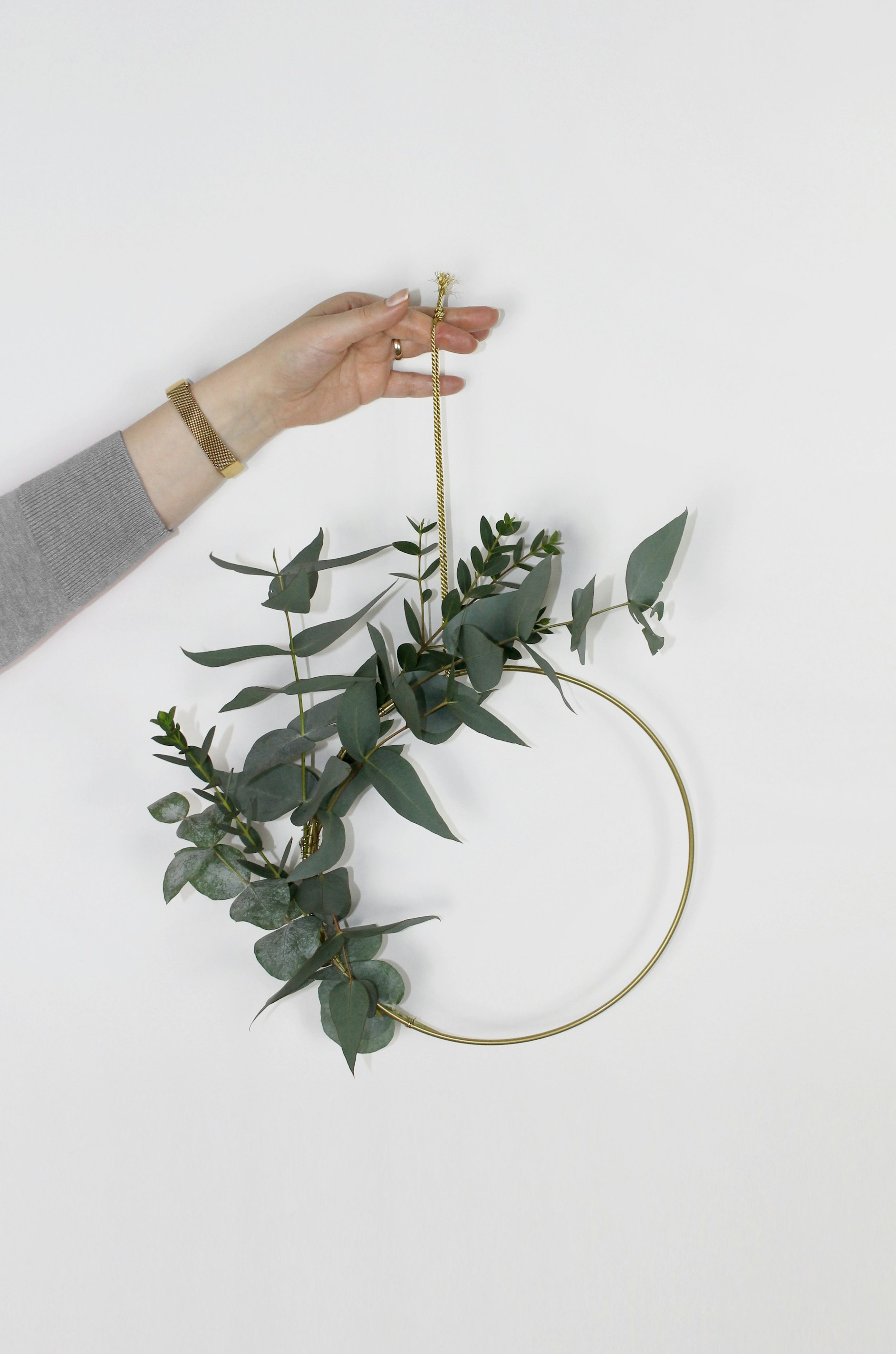 Green hanging leaf decor photo by 
Diana Schröder-Bode on unsplash.com - DIY Wire Christmas Wreath