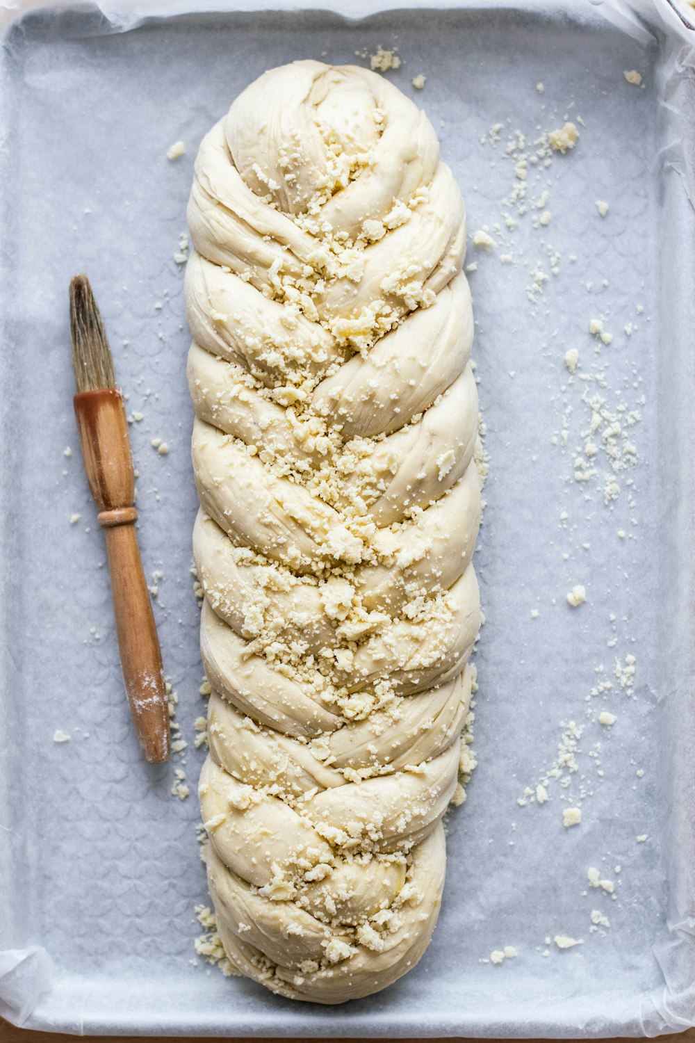 pão na bandeja branca