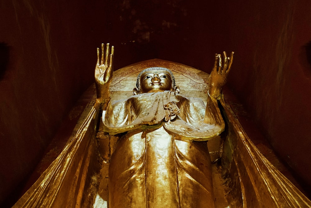 고타마 부처님 동상