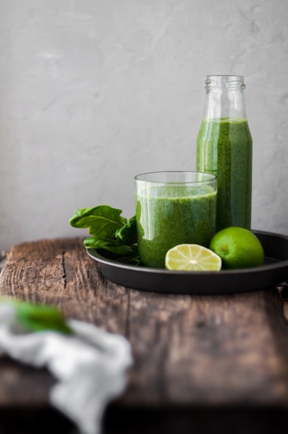 avocado shake on glass cup