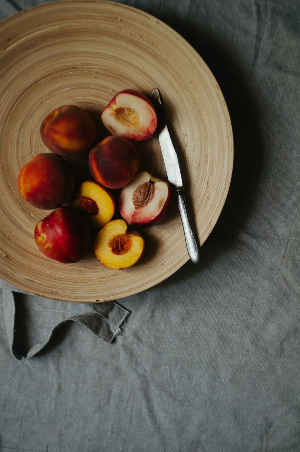 apple fruit on plate