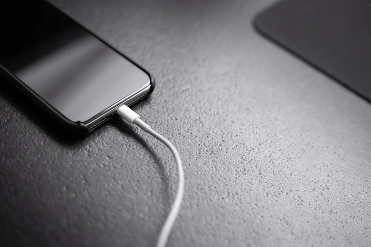 Como o MagSafe matou a possibilidade de USB-C no iPhone