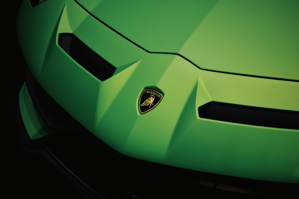 グリーンのランボルギーニスポーツカー