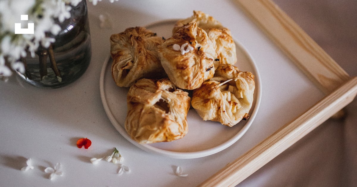 pastry on plate photo – Free Food Image on Unsplash