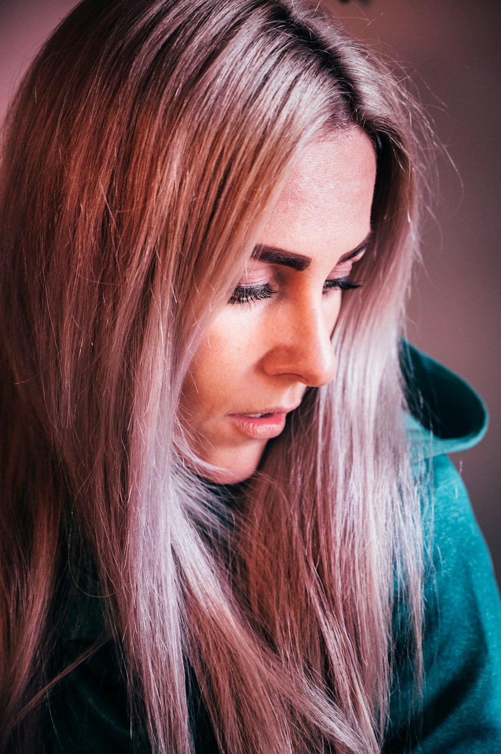 women wearing green hoodie close-up photography