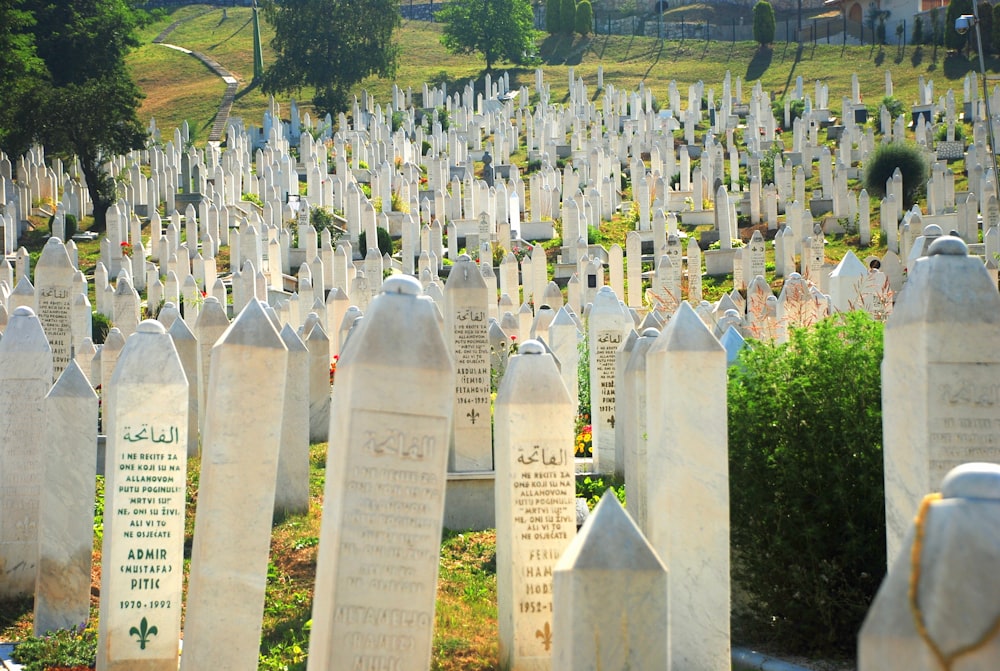 tombstone during daytime