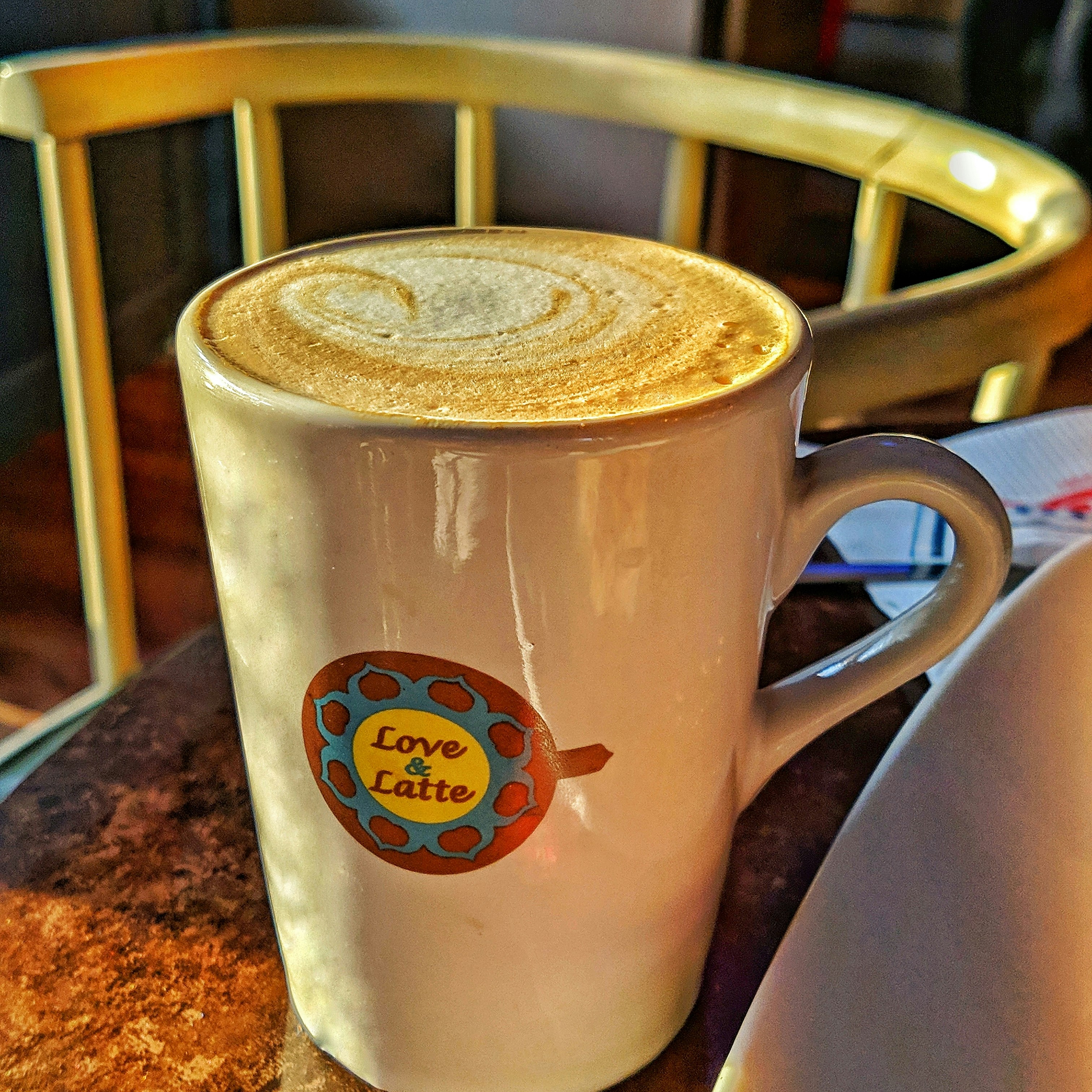 2024-01-06 - 近期有一些感觸，很多事情隨著社會化的過程而有所質變。

例如，小孩天真無邪，很單純，這是一種正向表述。但成為了大人後，我們說「你很單純」，這確成了一種負向表述。

真的很有趣