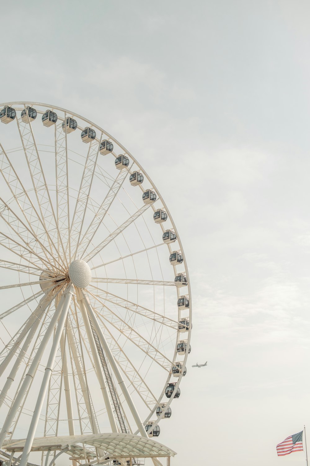 Foto von Ferris Whele aus einem niedrigen Winkel