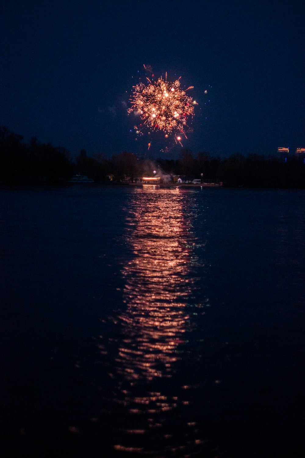 fogos de artifício durante a noite