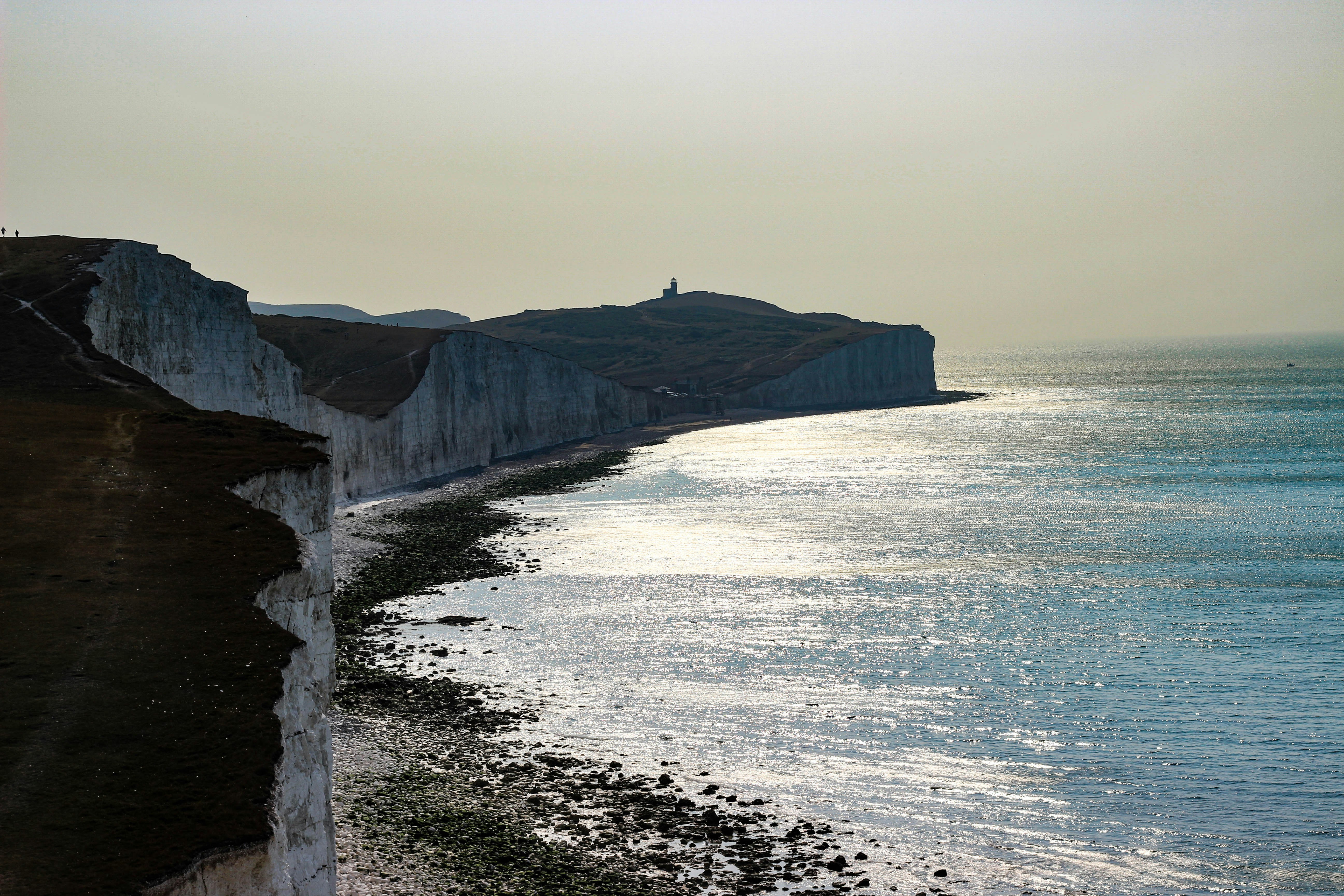 水域のそばの島の風景写真
