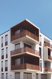 brown high-rise building