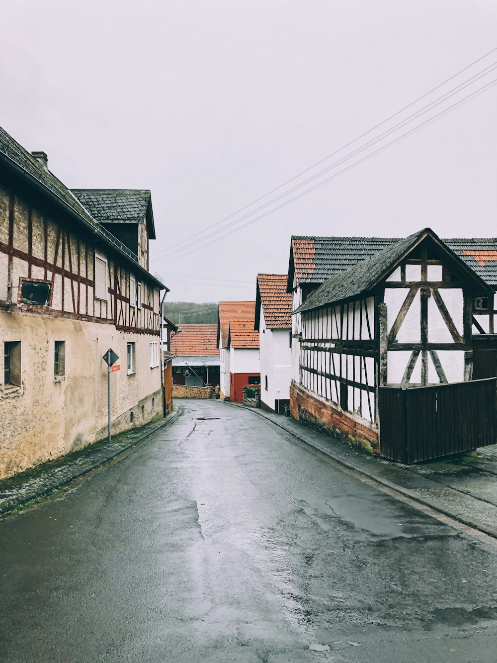 Bâtiment peint en noir