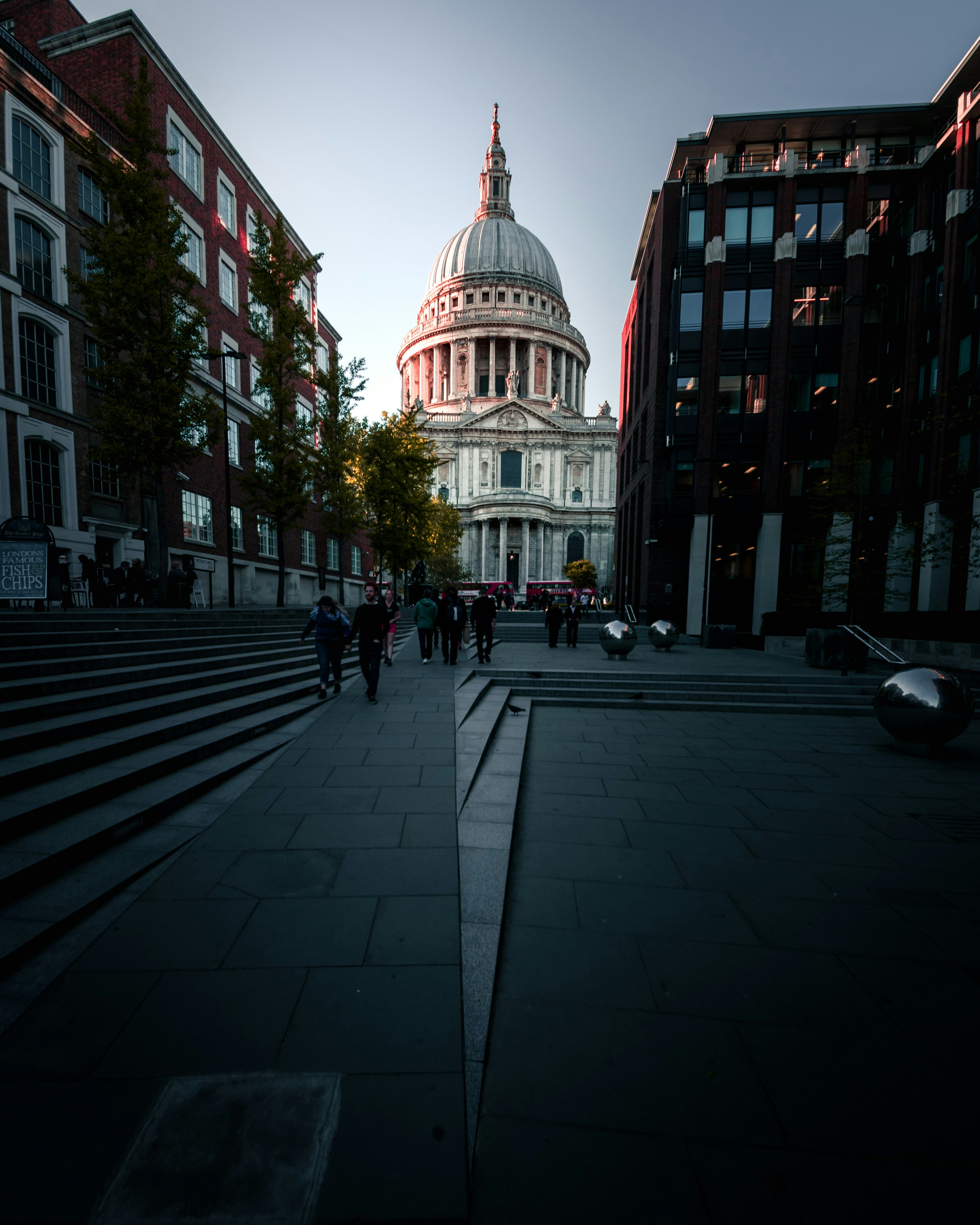 Photo by lachlangowen