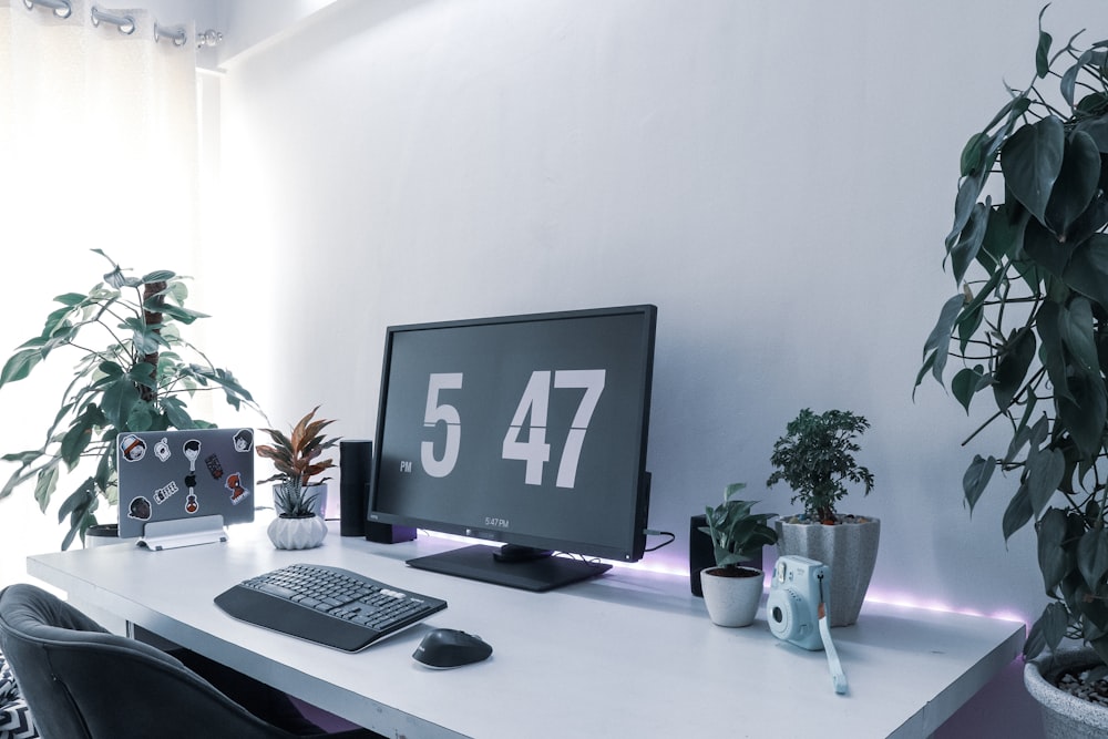 500+ Computer Desk Pictures  Download Free Images on Unsplash