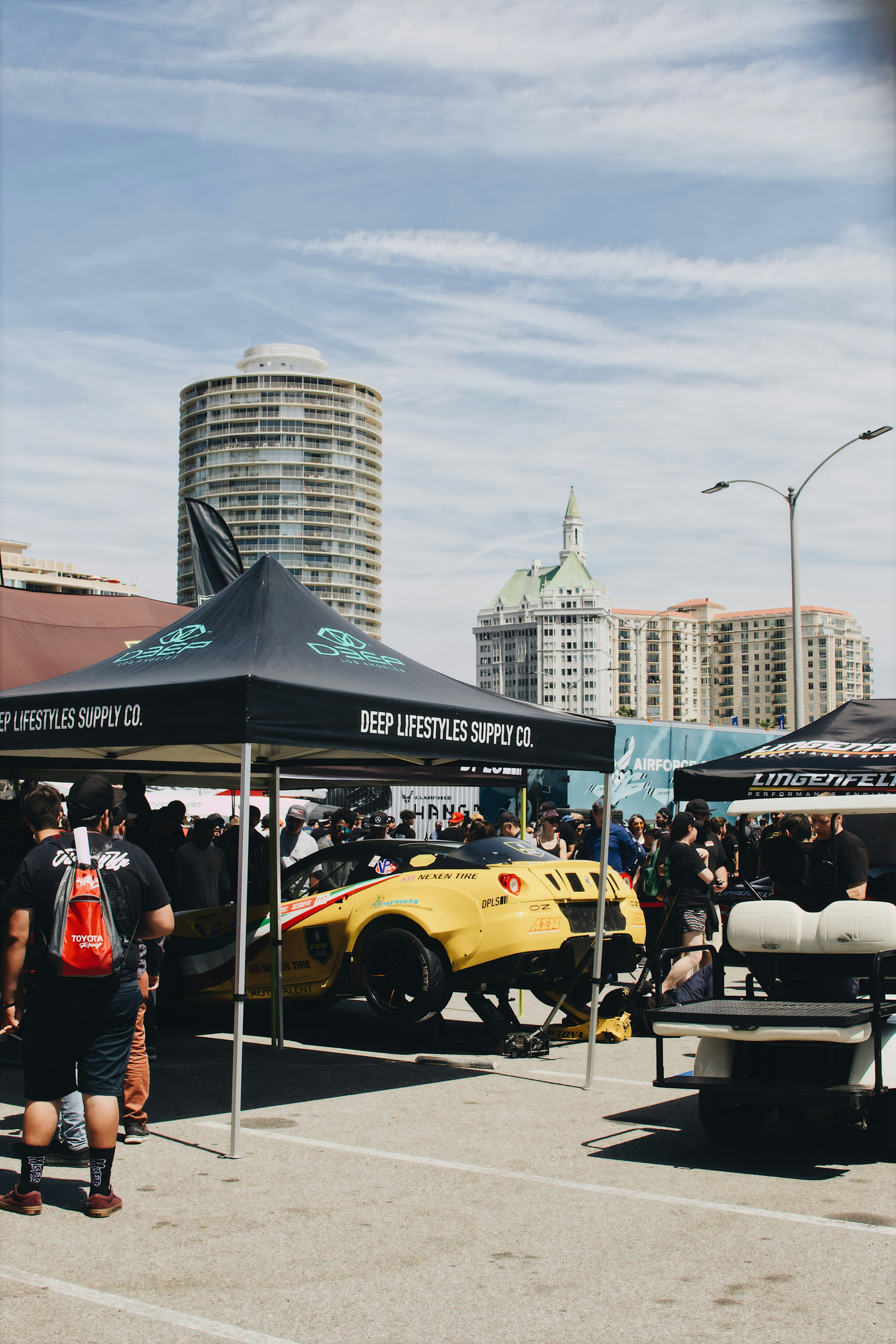 سيارات فاخرة وإمكانية التأجير