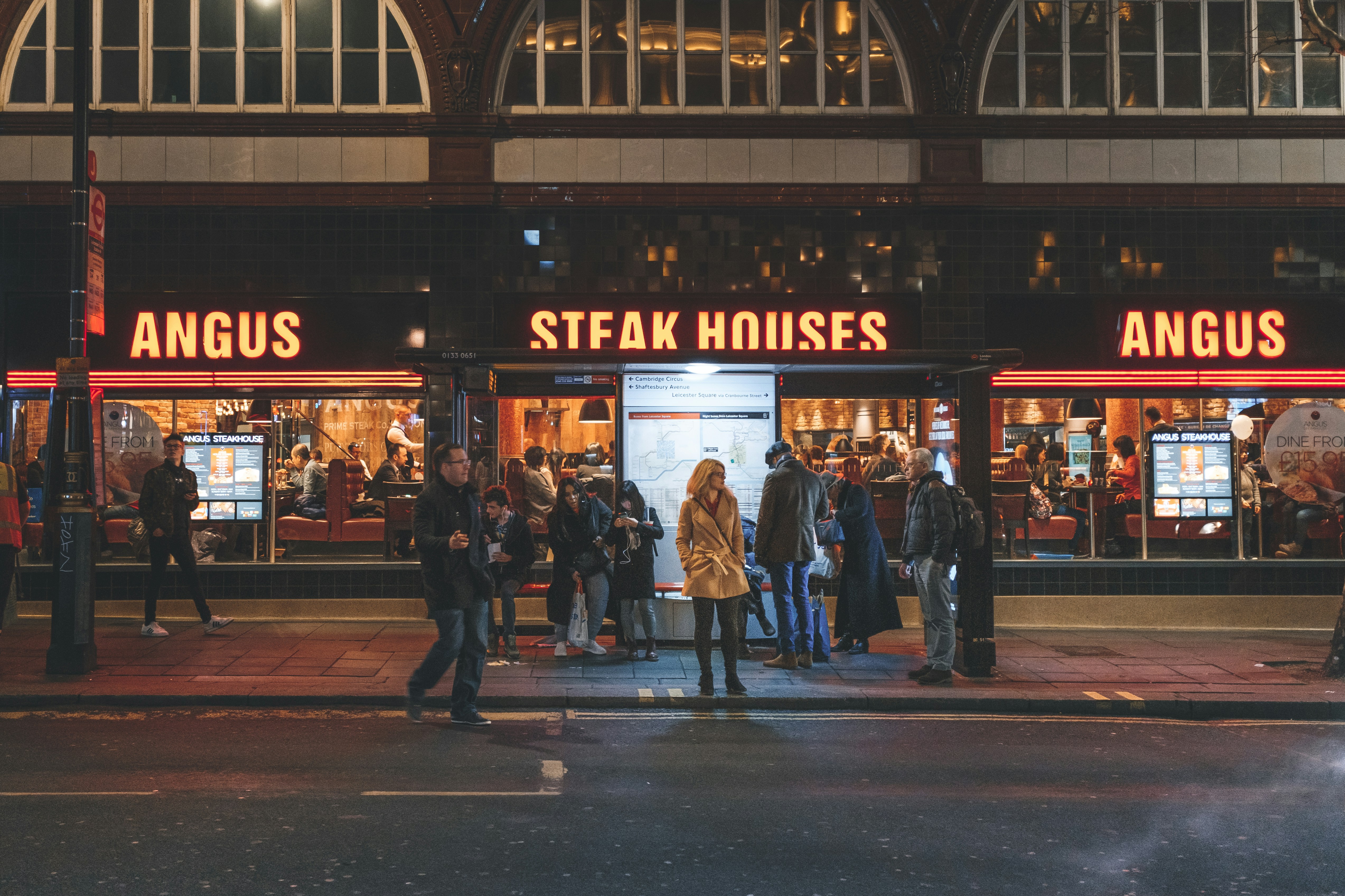 عن العيش كشخص عادي في المنتصف
