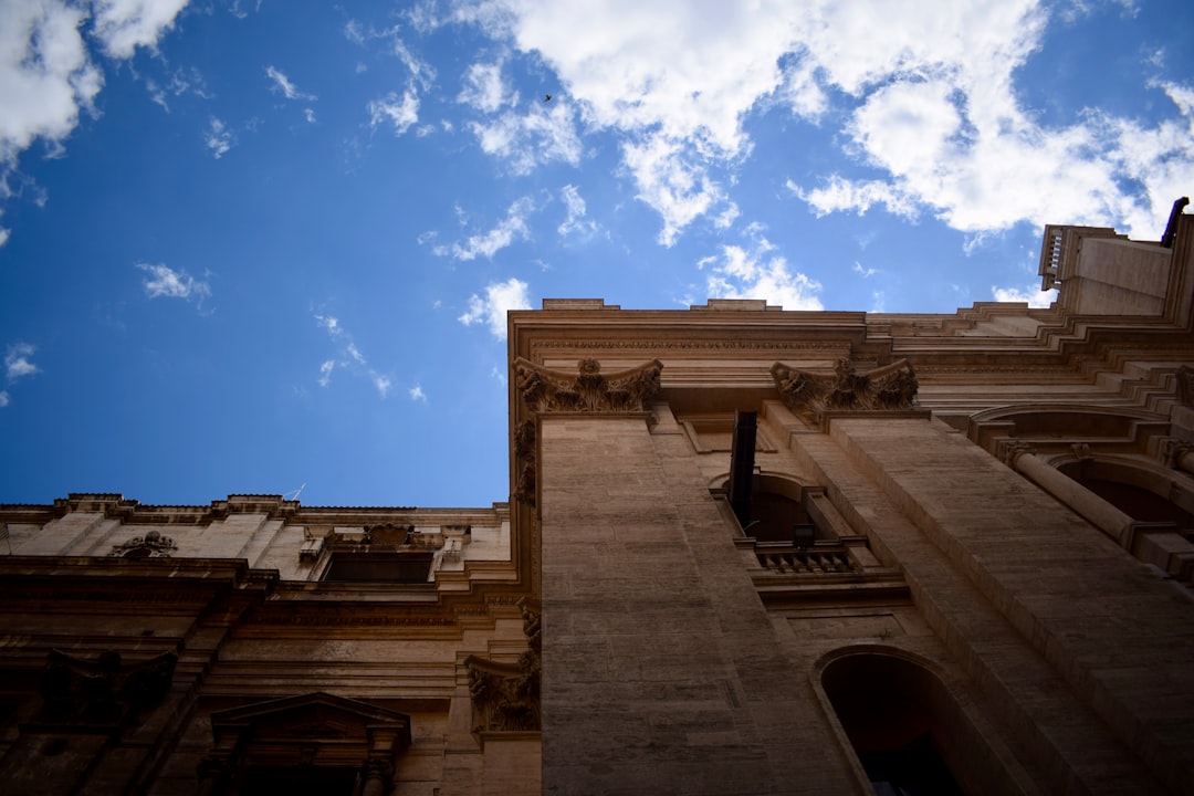 Waiting on the line in order to go and explore the Vatican Cupula.