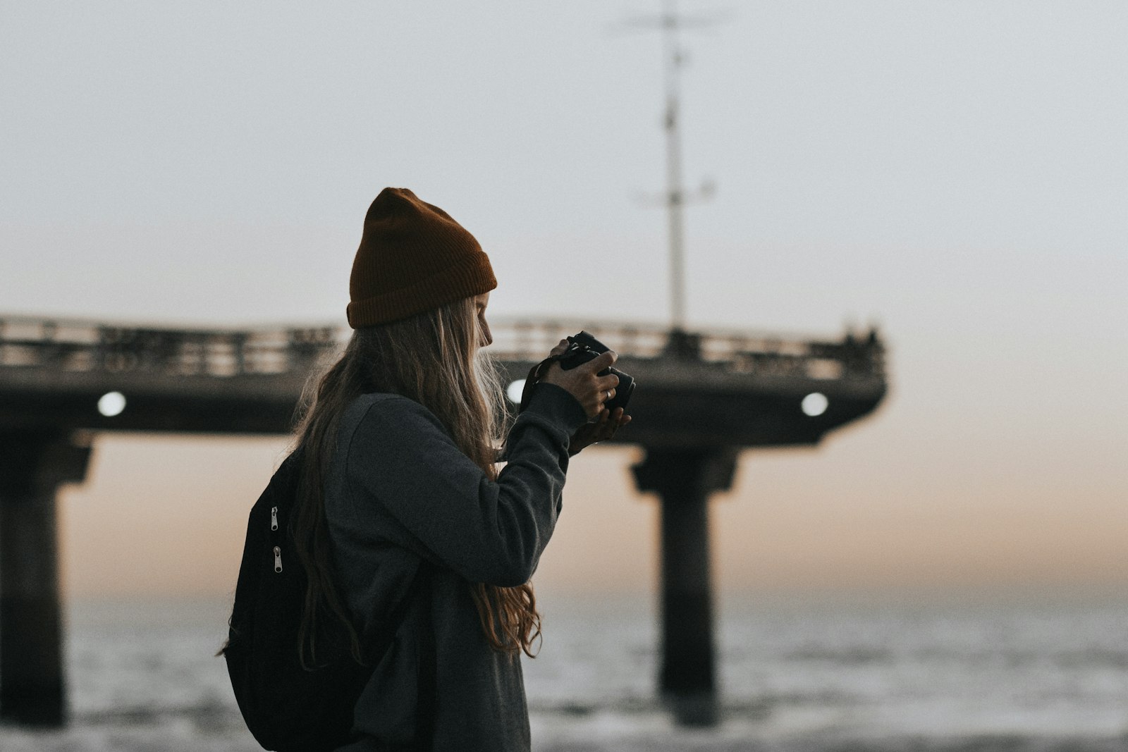 Canon EOS 700D (EOS Rebel T5i / EOS Kiss X7i) + Canon EF 85mm F1.8 USM sample photo. Woman holding black dslr photography