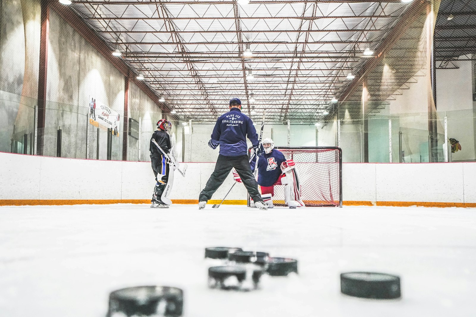 Sony a9 + Sony Vario-Tessar T* FE 16-35mm F4 ZA OSS sample photo. Men playing ice hockey photography