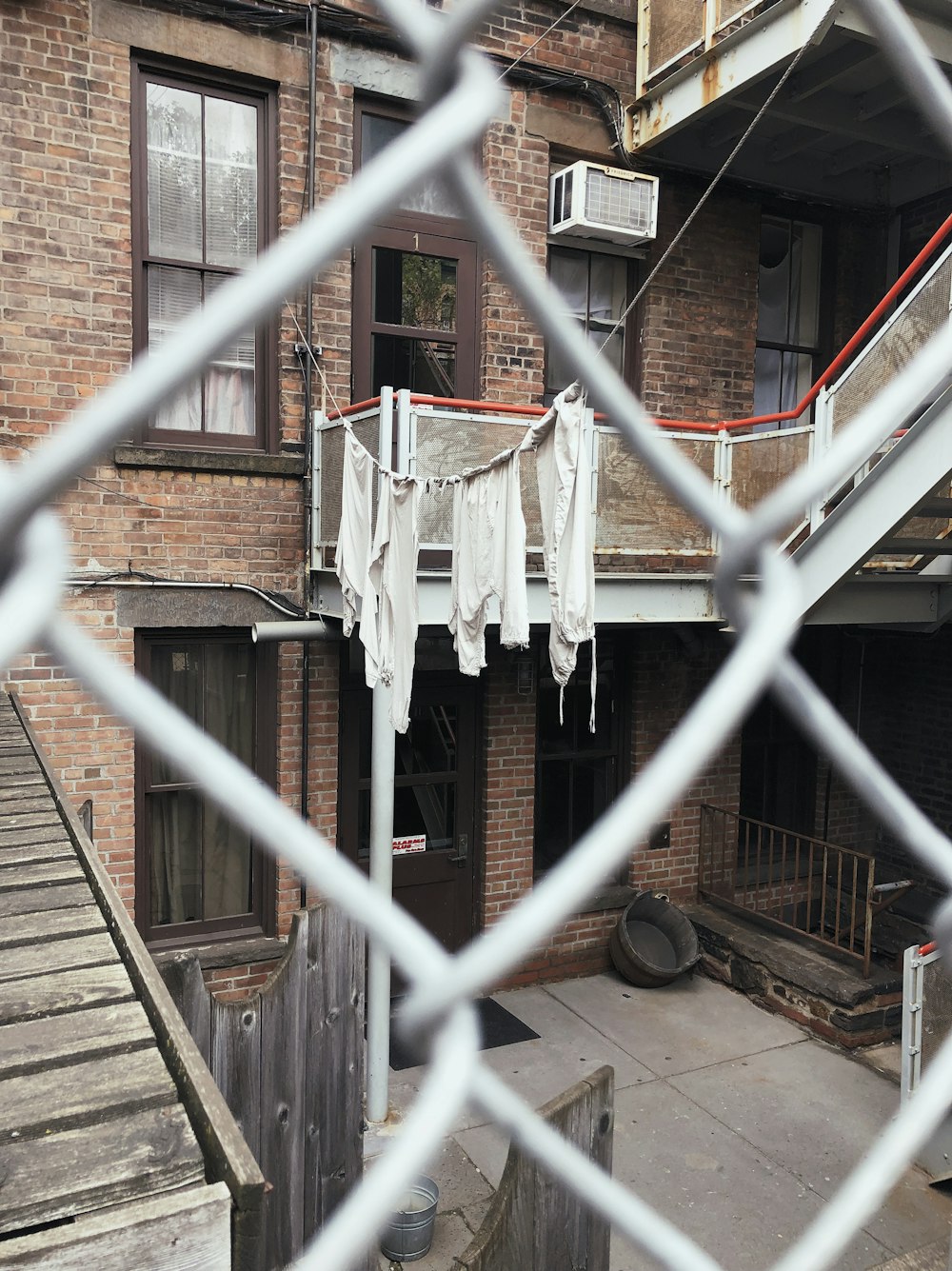 brown and gray concrete building close-up photography