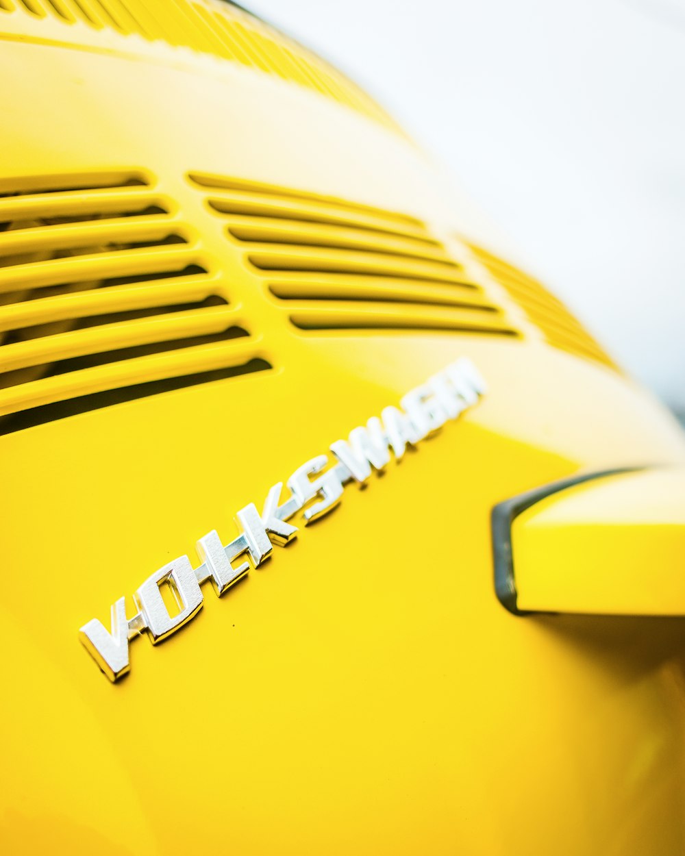 黄色のフォルクスワーゲン車