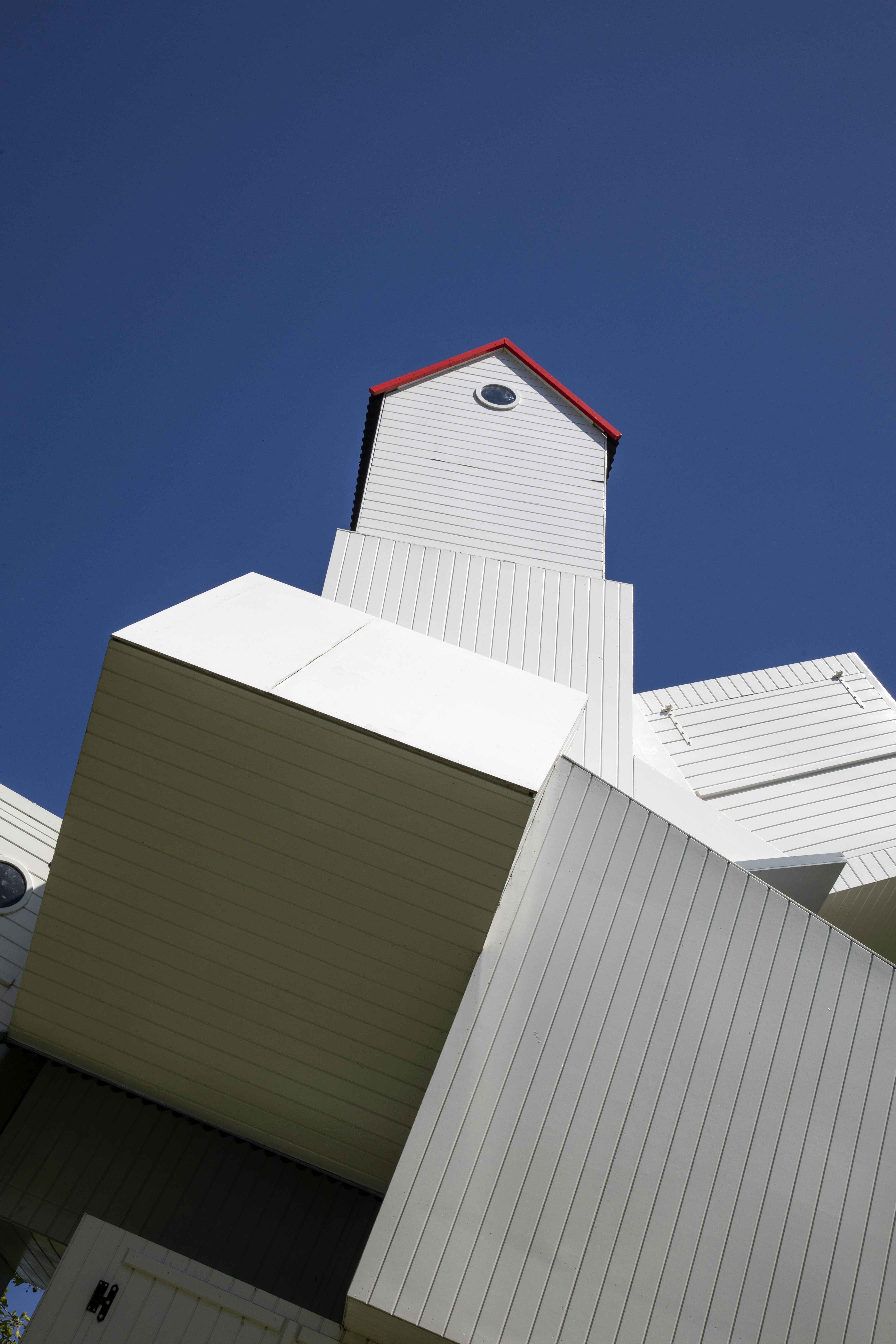 gray computer monitor