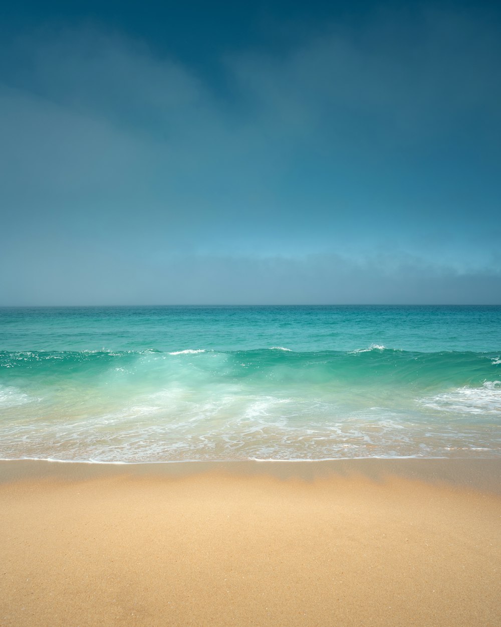 A orillas del mar durante el día