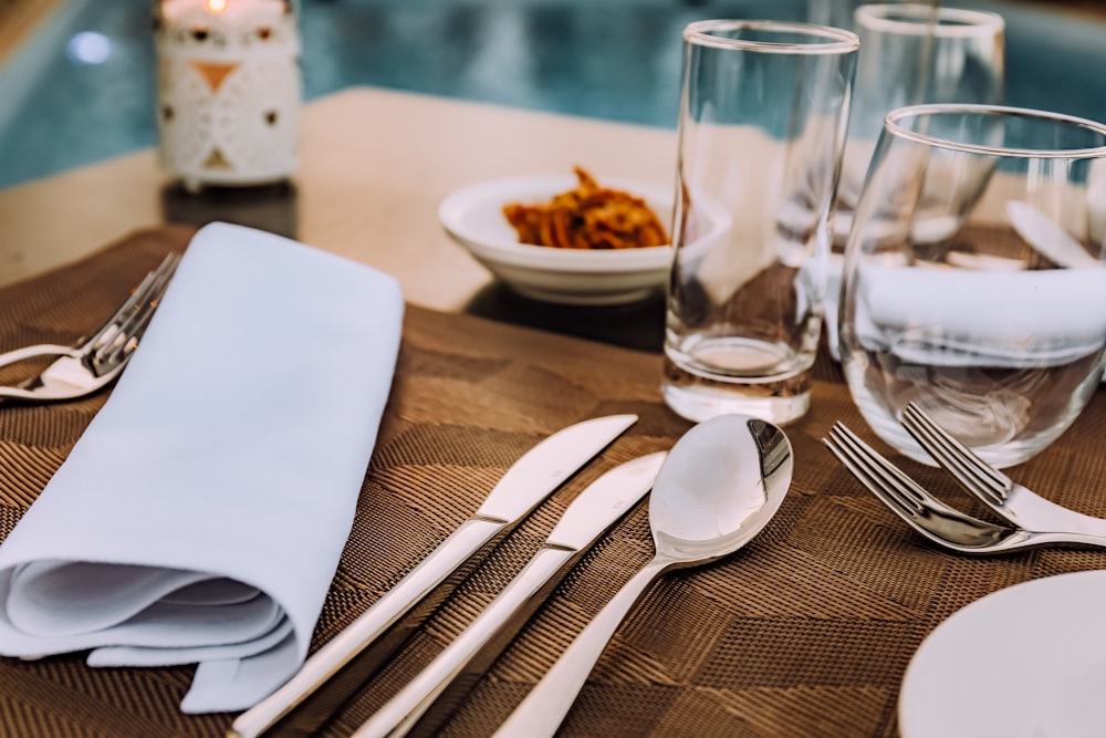 gray food knives and spoon on mat