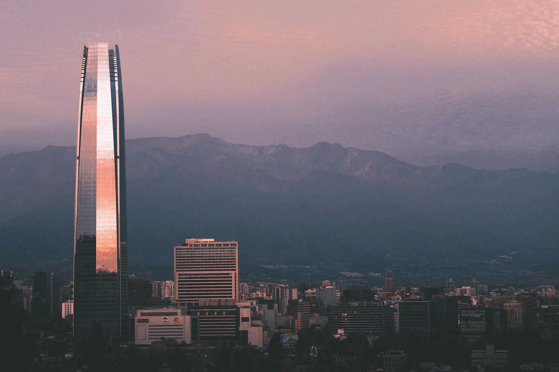 Horizonte de Santiago de Chile al atardecer