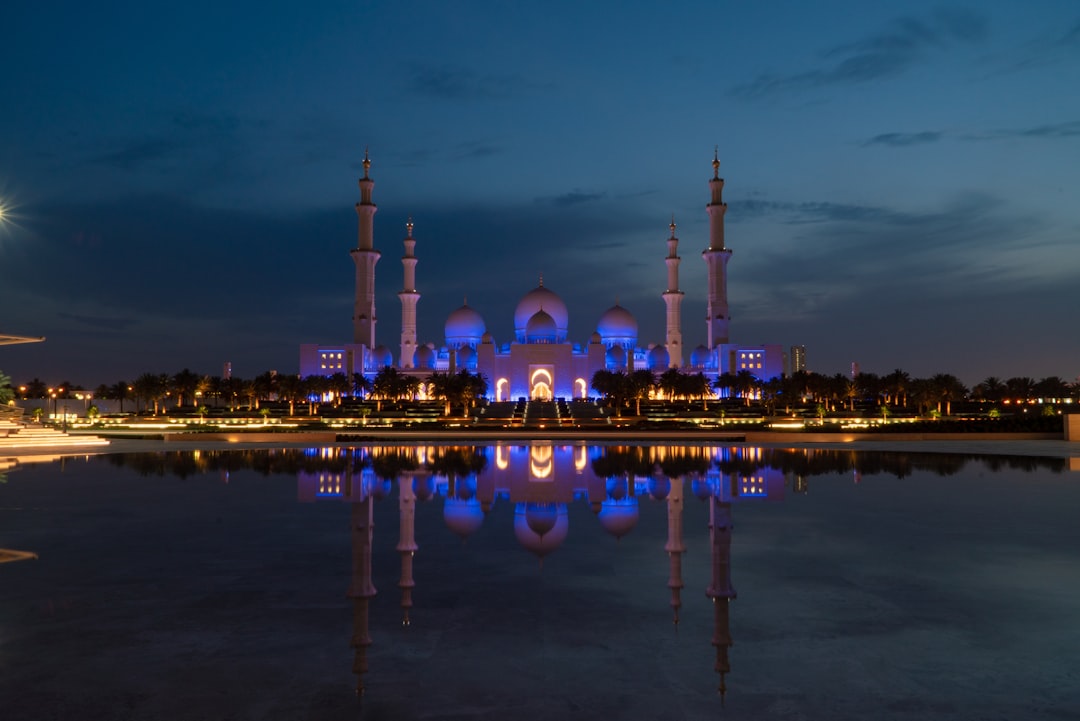 Taj Mahal, India, Dusk and twilight shot of the Grand Mosque at Abu Dhabi, United Arab Emirates (UAE)<p></figure>Photo was taken before the Ramadan of 2019.