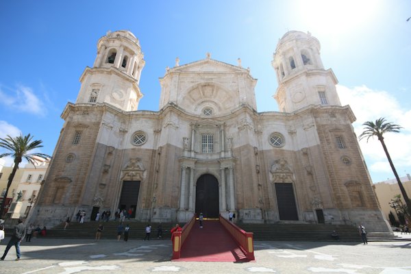 The cathedral’s baroque front — Cádiz, Spain