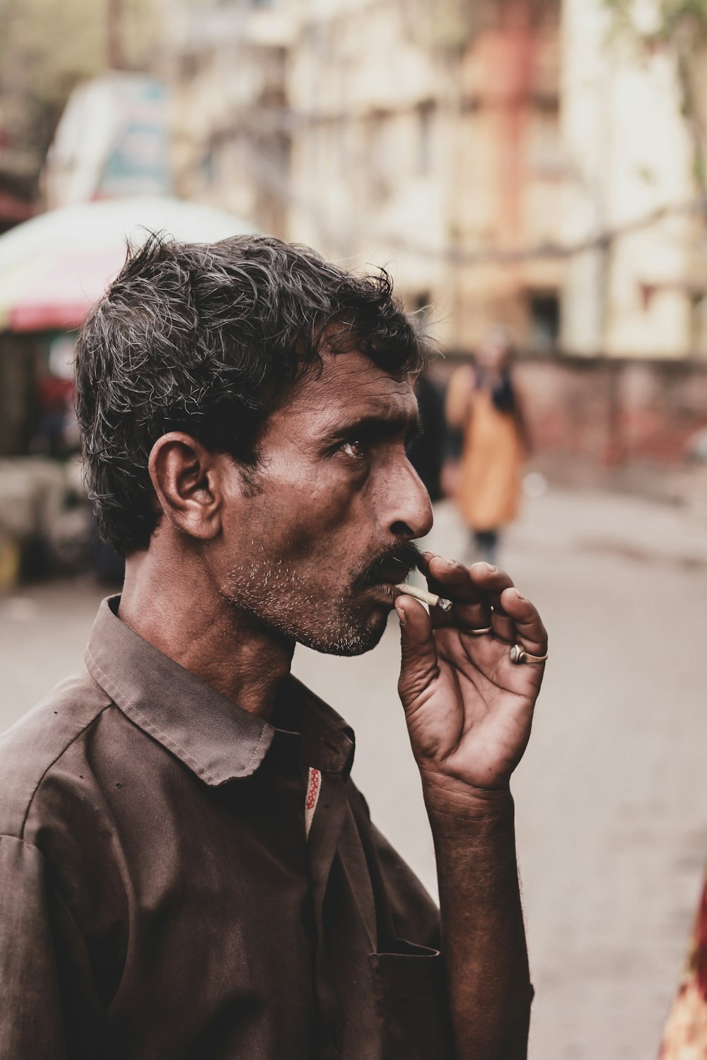 man smokes at the street
