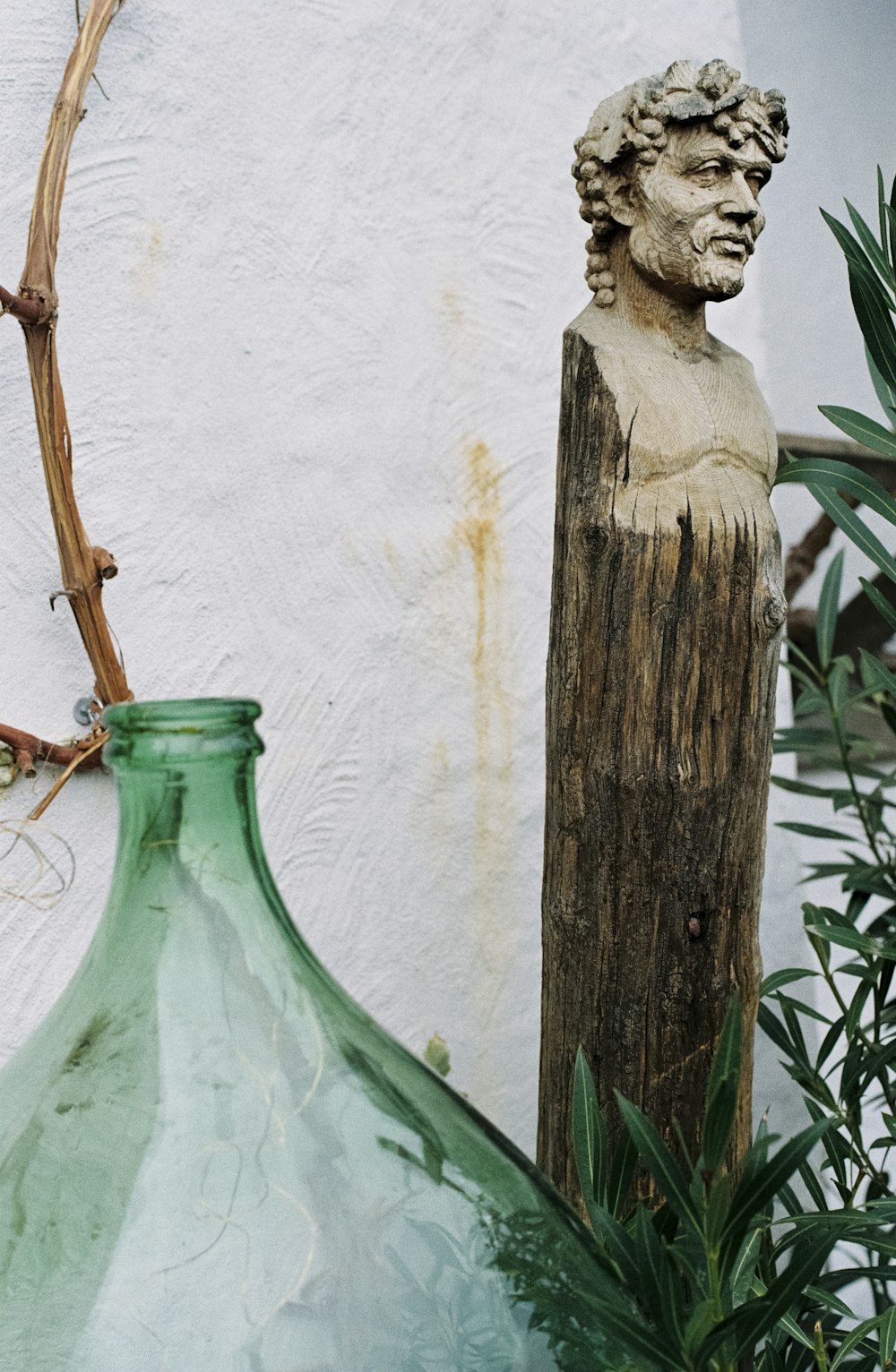 foto de foco raso da estátua marrom do busto