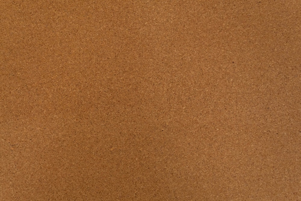 Una vista ravvicinata di una superficie marrone