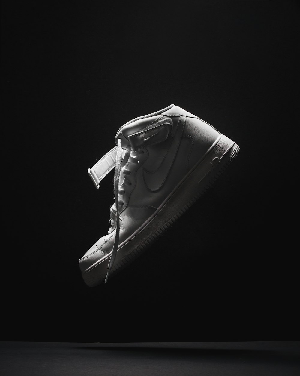 unpaired white Nike Air Force 1