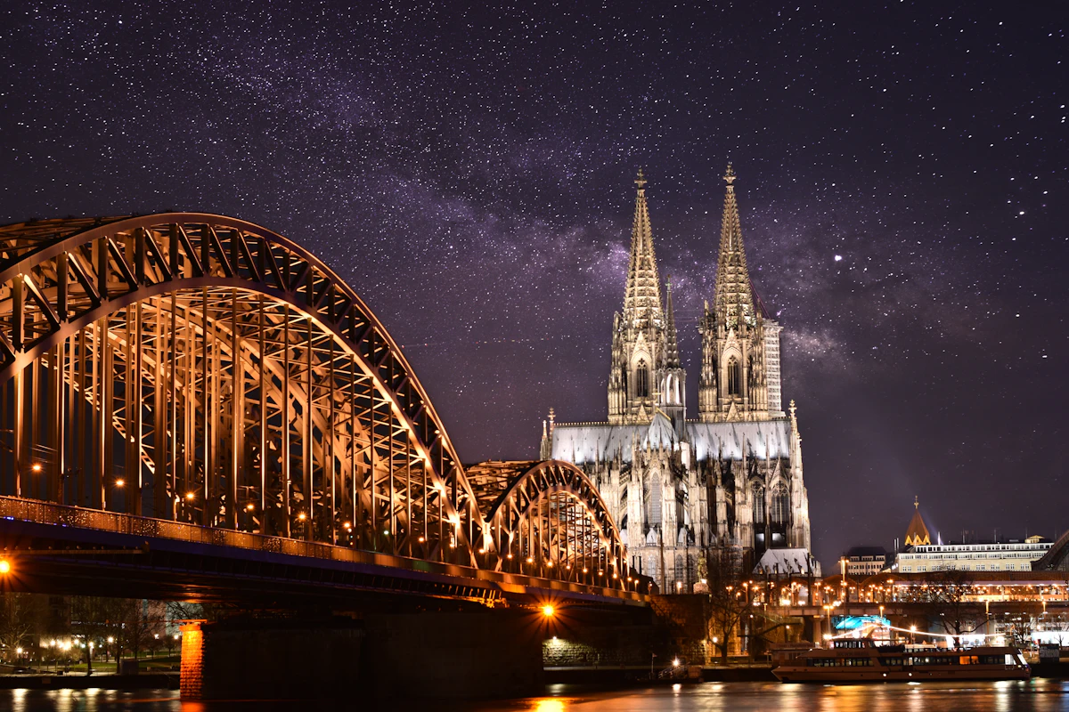 Catedral de Colonia y puente Hohenzollern sobre el Rin