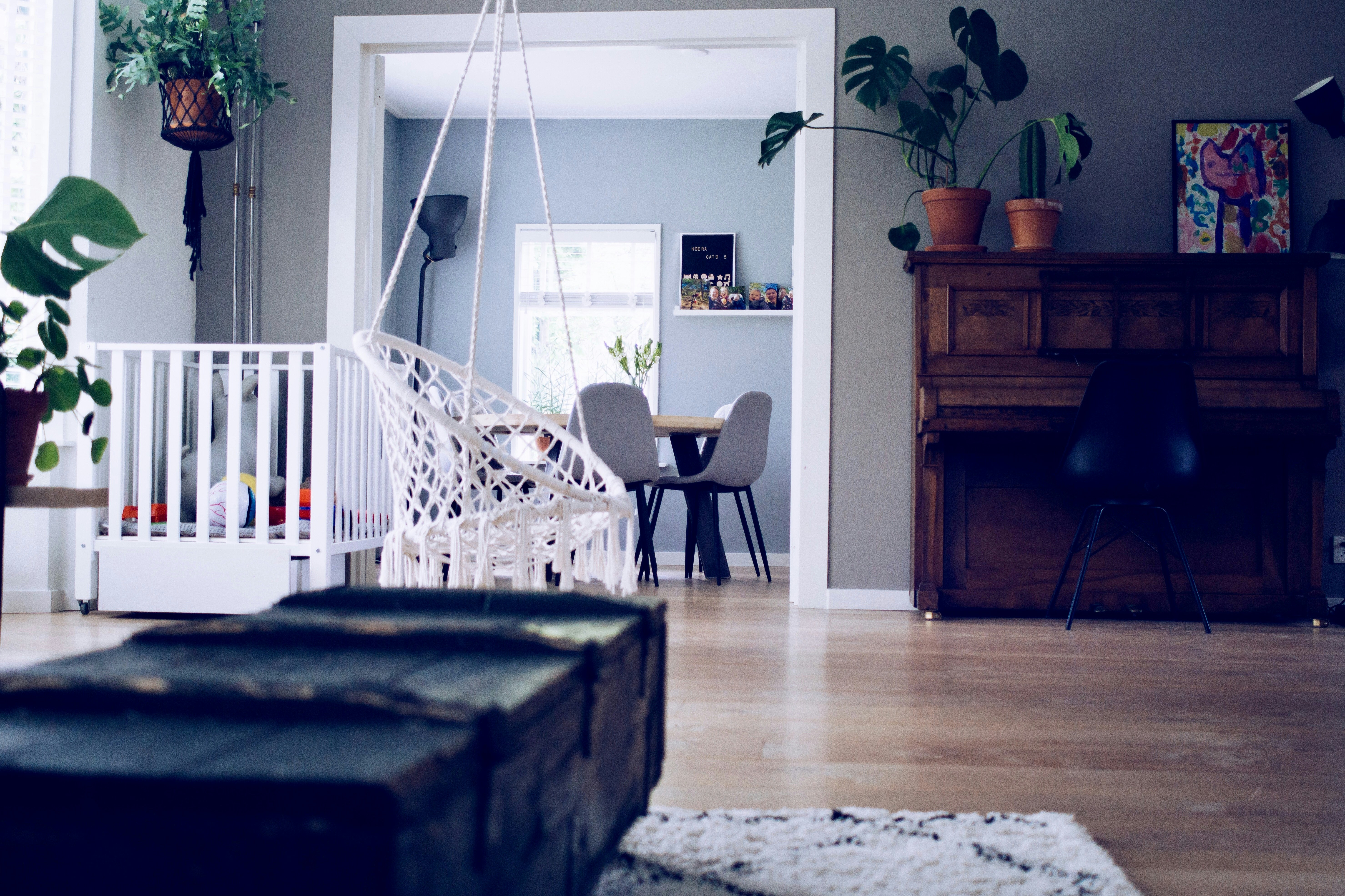 photo-1558118385-34a216752d40?ixid=M3wxMjA3fDB8MXxzZWFyY2h8MTl8fGRheWNhcmVzJTIwcG9wdWxhciUyMGxpc3RpbmdzfGVufDB8fHx8MTc0NzI0NTgwNXww\u0026ixlib=rb-4.1.0