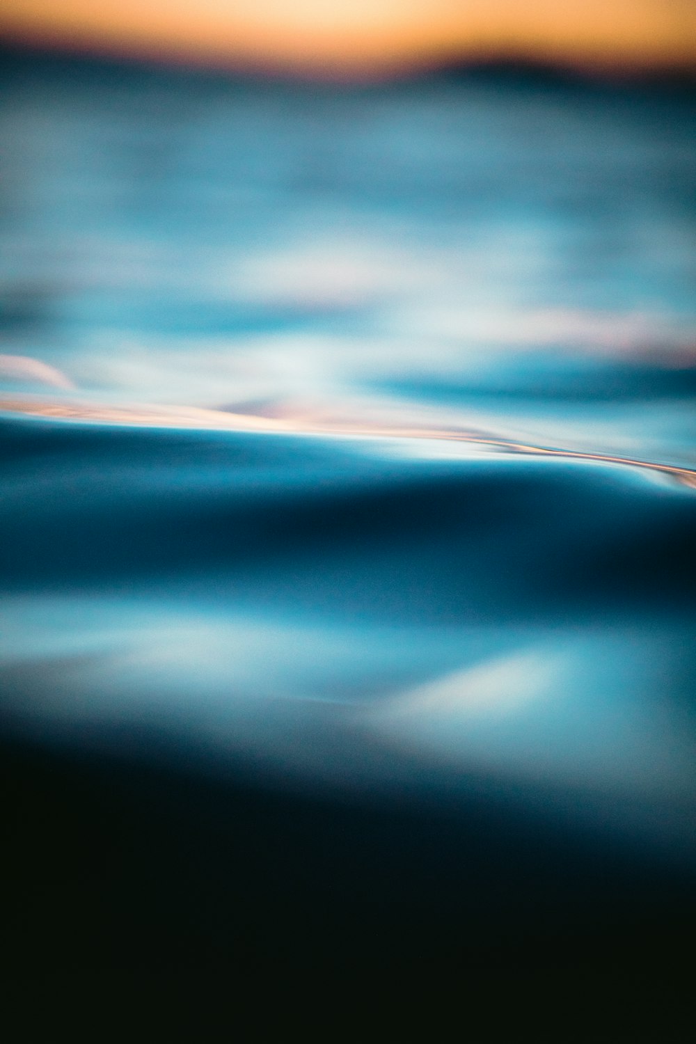 a blurry photo of a body of water