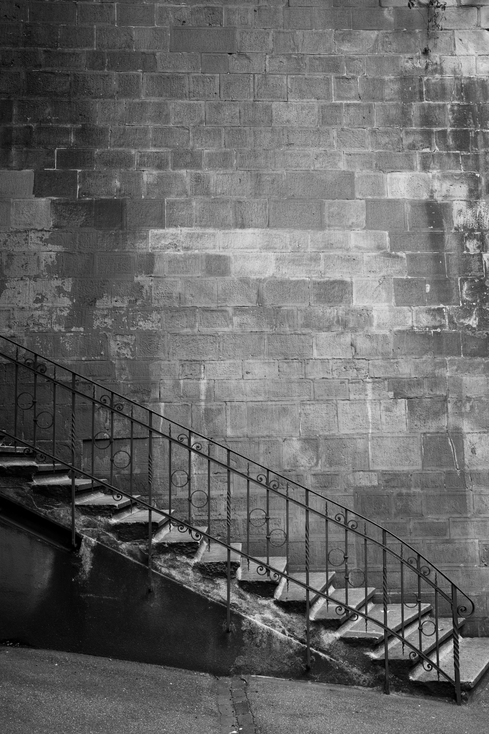 Sony a7 III + Voigtlander NOKTON 40mm F1.2 Aspherical sample photo. Empty staircase with brick photography