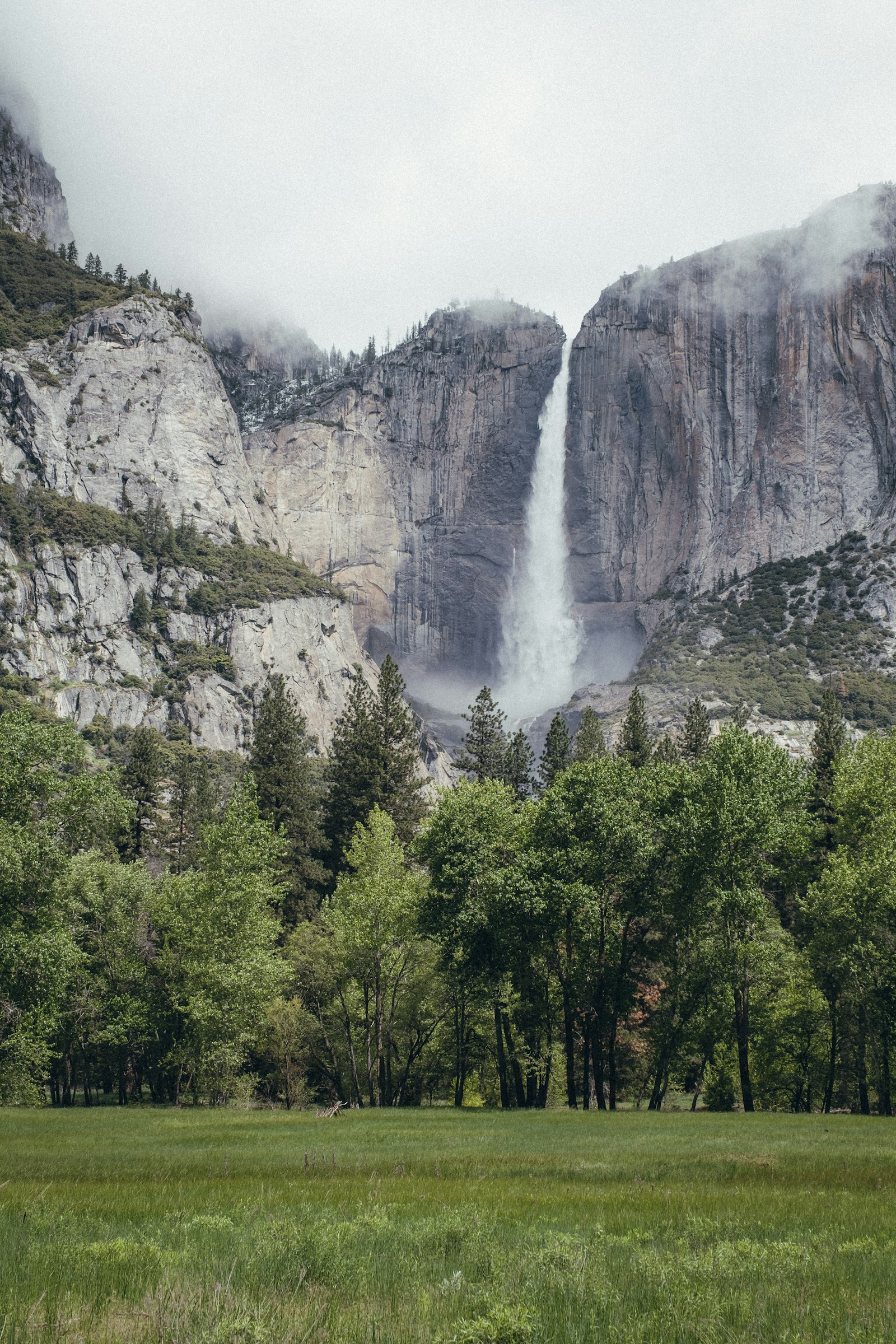 Fujifilm X-T3 + Fujifilm XF 16-55mm F2.8 R LM WR sample photo. Waterfall on cliff photography