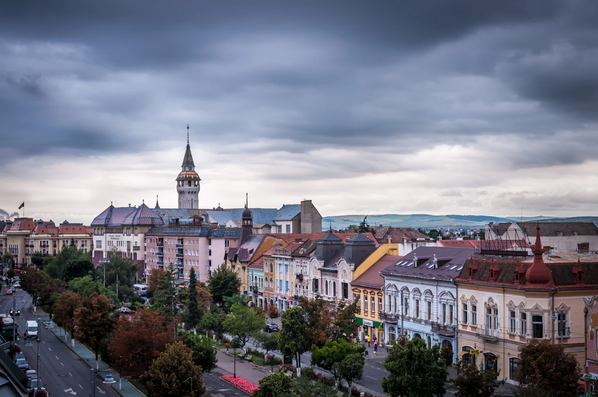 Cazare în Târgu Mureș: centrul orașului cu Palatul Culturii și clădirile din jurul Pieței Trandafirilor